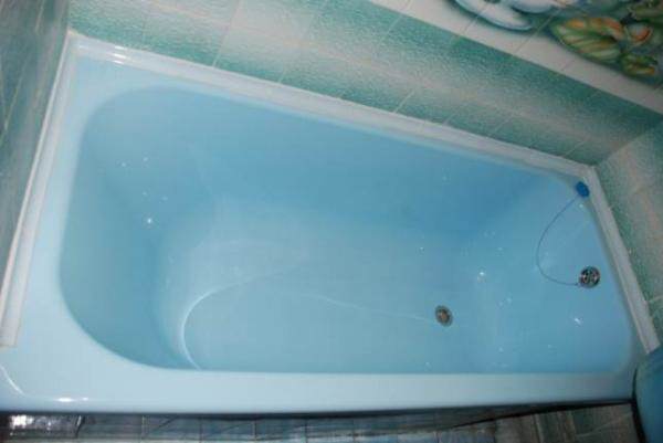 Ванна голубого оттенка