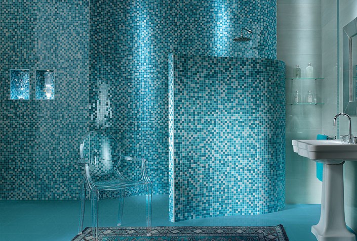 Бирюзовая мозаика в ванной