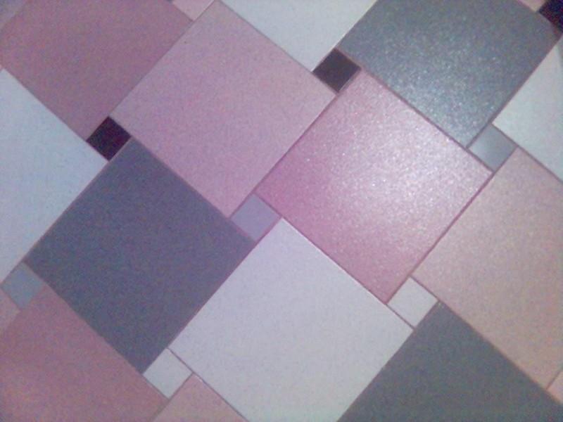 Один из возможных вариантов раскладки плитки на полу в ванной