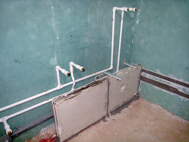 Пример новой разводки труб в ванной комнате