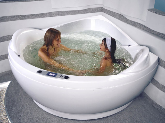 Акриловые ванны длительное время сохраняют температуру воды комфортной