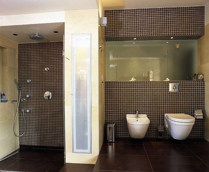 Дизайн ванной комнаты с душевой кабиной из плитки