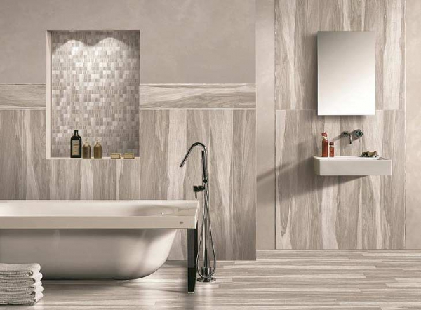 Напольная или настенная плитка с имитацией дерева станет отличным решением для ванной комнаты в африканском или эко-стиле