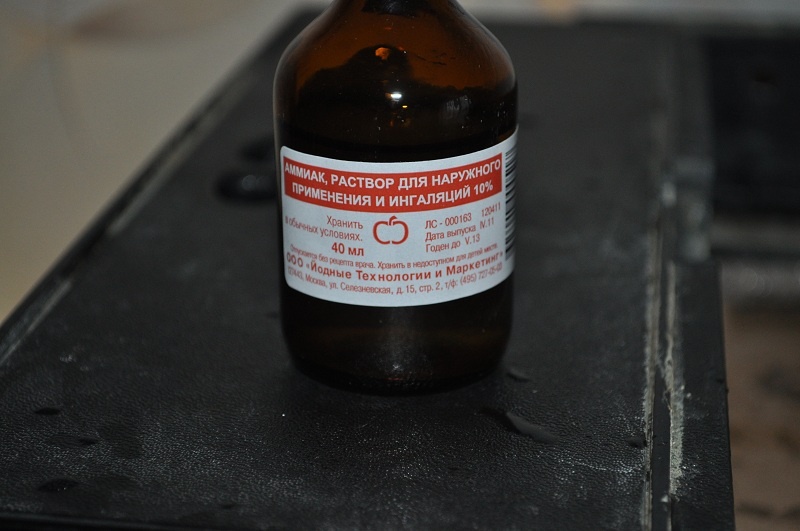 Нашатырный спирт — водный раствор гидроксида аммония, бесцветная прозрачная жидкость с резким запахом